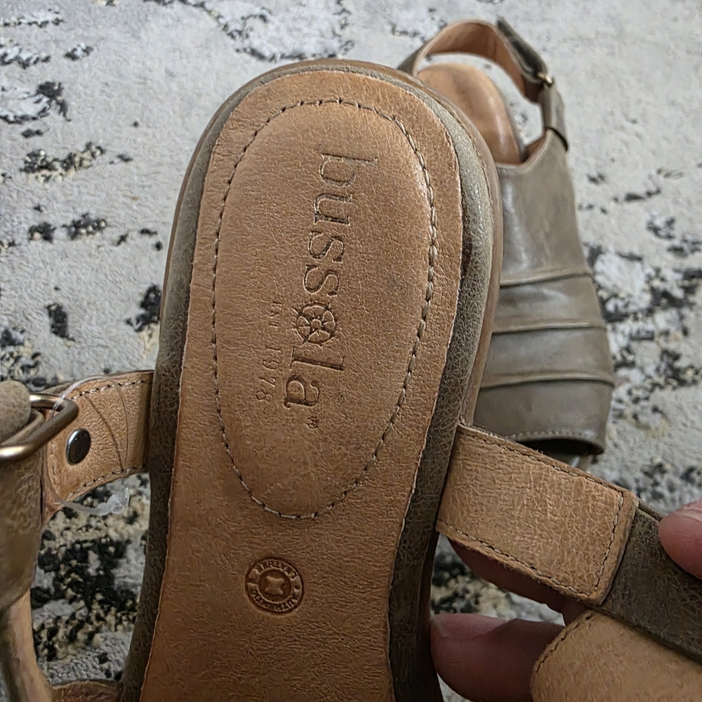 Bussola Beige Leather Sandals